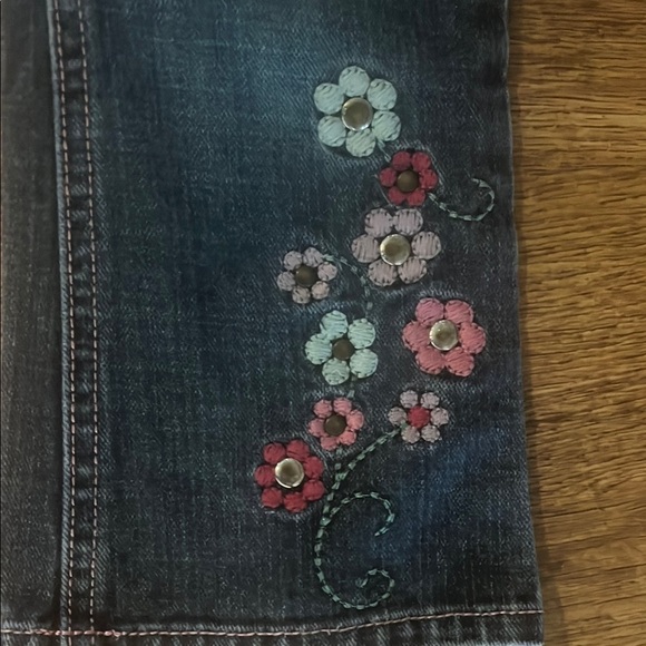 OshKosh B'gosh Blue Jeans with Floral Embroidery - Picture 2 of 4